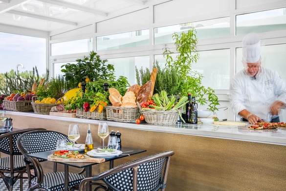 Uniworld SS La Venezia - Cielos Pizza 3.jpg